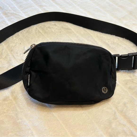 Lululemon belt bag - Picture 1 of 4